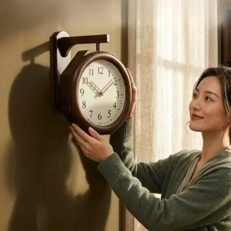 Wooden Wall Clock Retro Luxury - Luxury Lifestyle Furniture recensione e prezzo